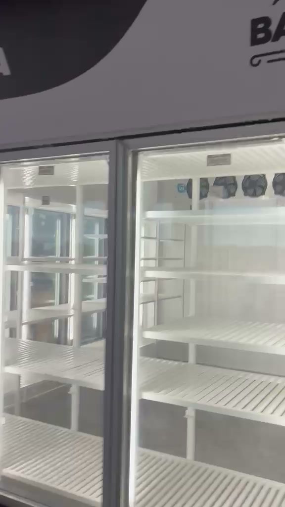 Expositores comerciais instalados